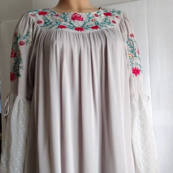 green emerald velvet dress Umgee Embroidered Split Neck Dress main image 1